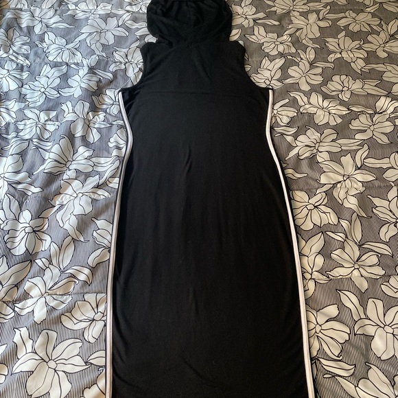 Black and white hoodie dress - Picture 5 of 9